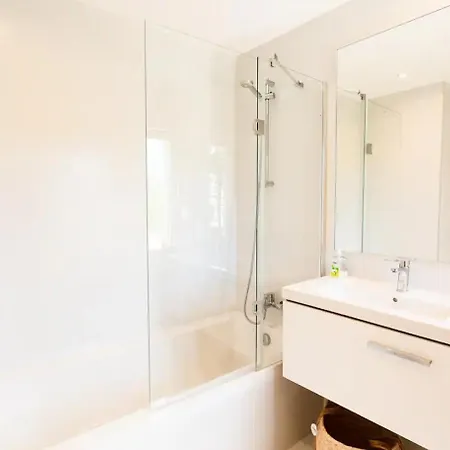 With Heated Rooftop Pool * Албуфейра