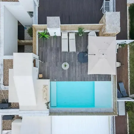 With Heated Rooftop Pool Отель Албуфейра