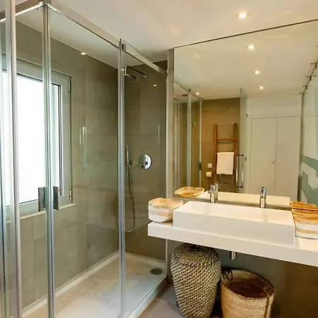 Отель With Heated Rooftop Pool Албуфейра